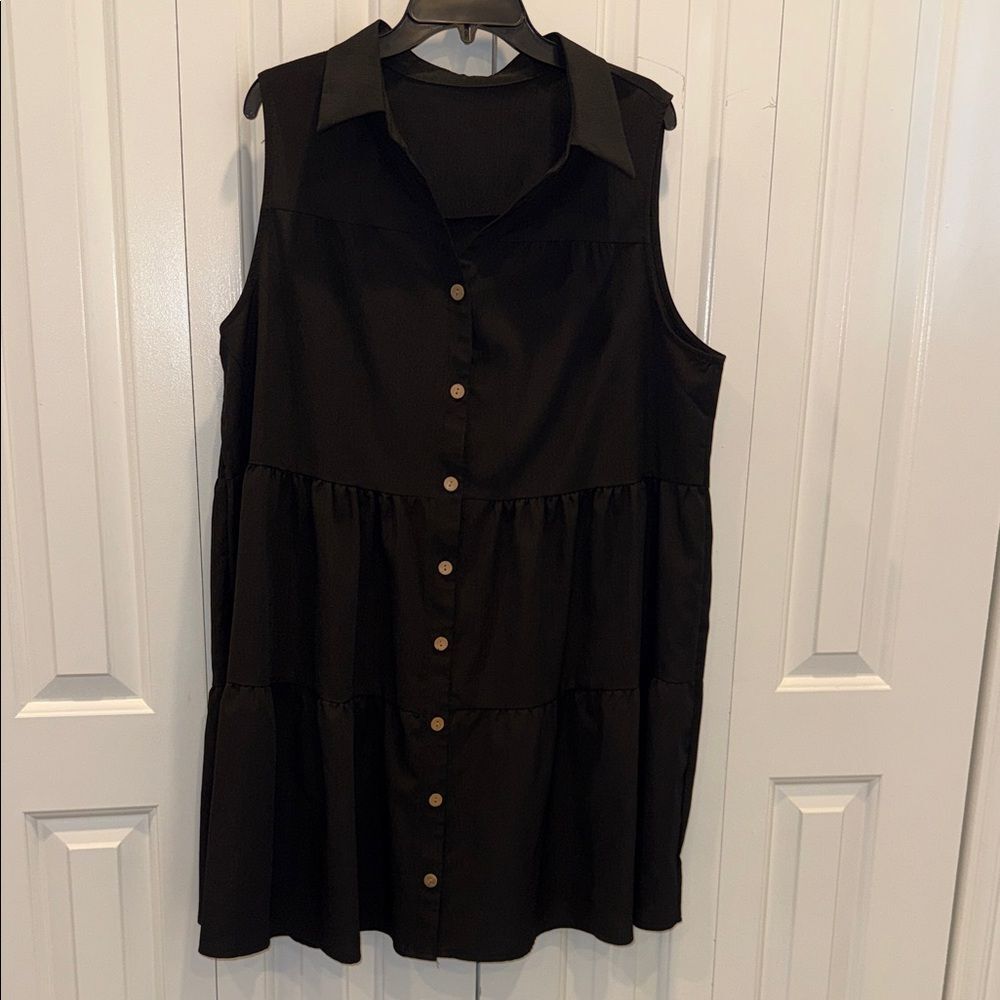 SHEIN Black Sleeveless‎ Tiered Button-Down Tunic